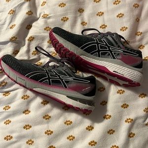 ASICS GT 2000 size 8